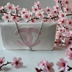 Chanel beauty White and Pink Clutch, NEW